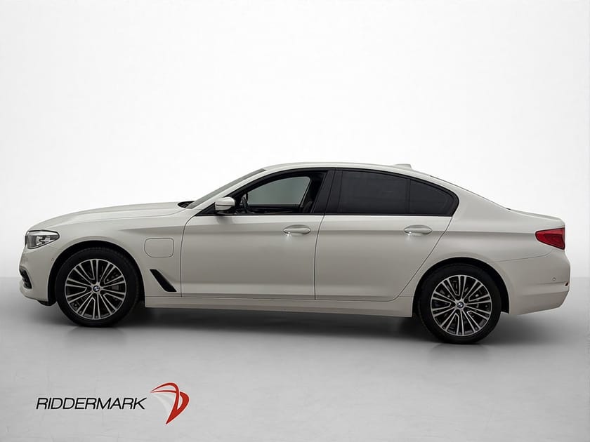 Bild 4 av BMW 530e xDrive iPerformance Sedan Navi Rattvärme Cockpit Ambient
