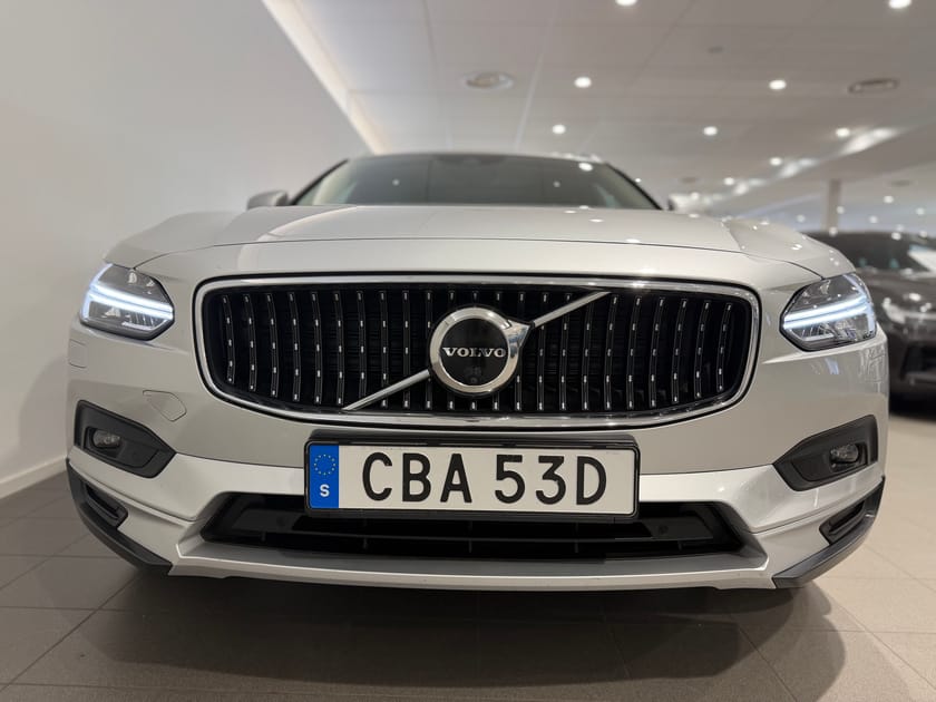 Bild 2 av Volvo V90 Cross Country B4 AWD Diesel Adv SE / Parkeringssensor fram/bak / Backkamera /