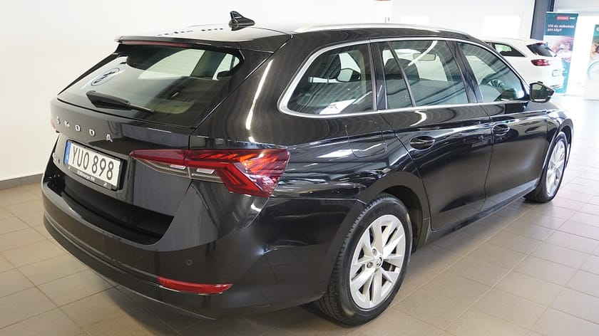 Bild 3 av Škoda Octavia Kombi Skoda 2.0 TDI SCR/STYLE/AUTO/DRAG/B-KAMERA/*3,99%RÄNTA*