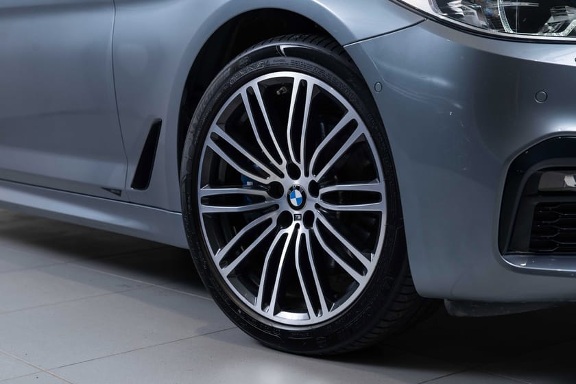 Bilde 3 av BMW 530e xDrive iPerformance Sedan M-Sport Soltak Komfortseter ACruise HUD HK