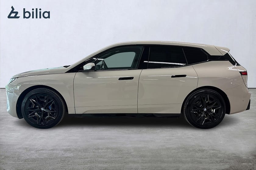 Bild 3 av BMW iX xDrive60 xDrive 60 M-Sport | Charged | H&K | Aktiv farth. | Drag