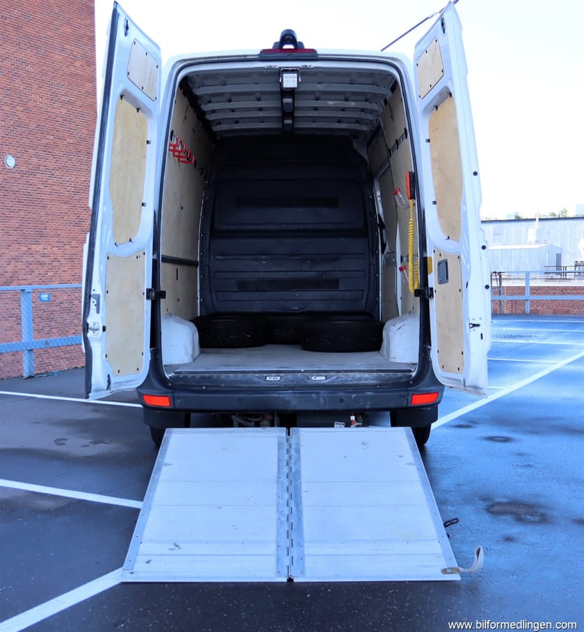 Bild 2 av Volkswagen Crafter 2.0 TDI 35 Bakgavelyft/Nyservad/Moms/S+Vhjul