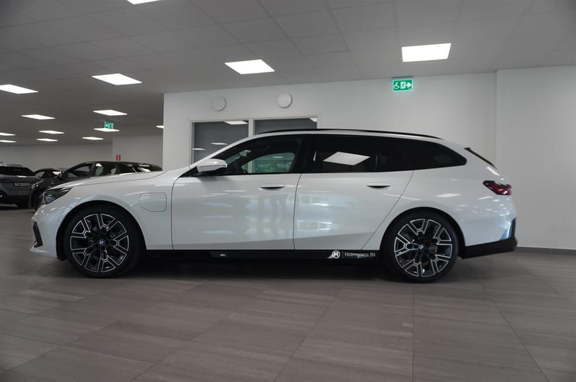 Bild 5 av BMW 530e xDrive Touring M-Sport Business Ed Pro B W Pano DAP