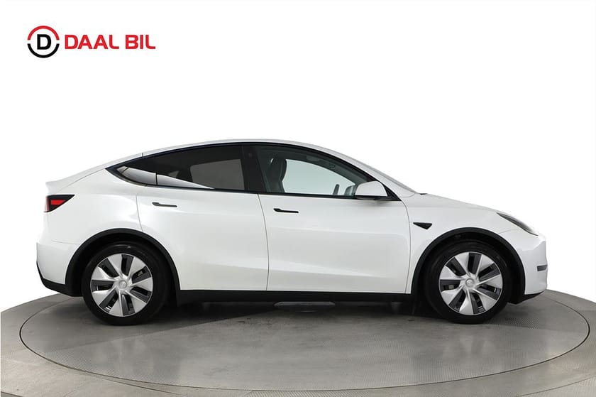Bild 5 av Tesla Model Y Long Range AWD 514HK PANORAMA DRAG VÄRMARE B-KAMERA NFC