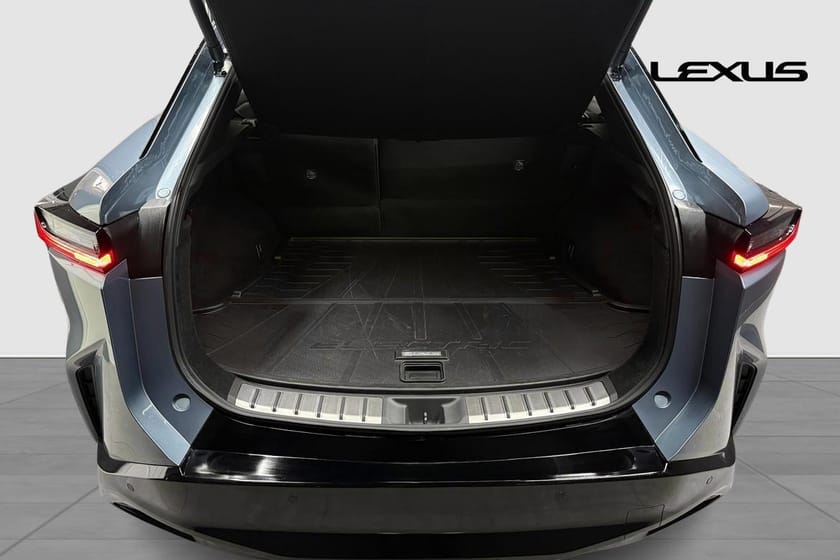 Bild 4 av Lexus RZ 500e STBW LUXURY DRAG V-HJUL