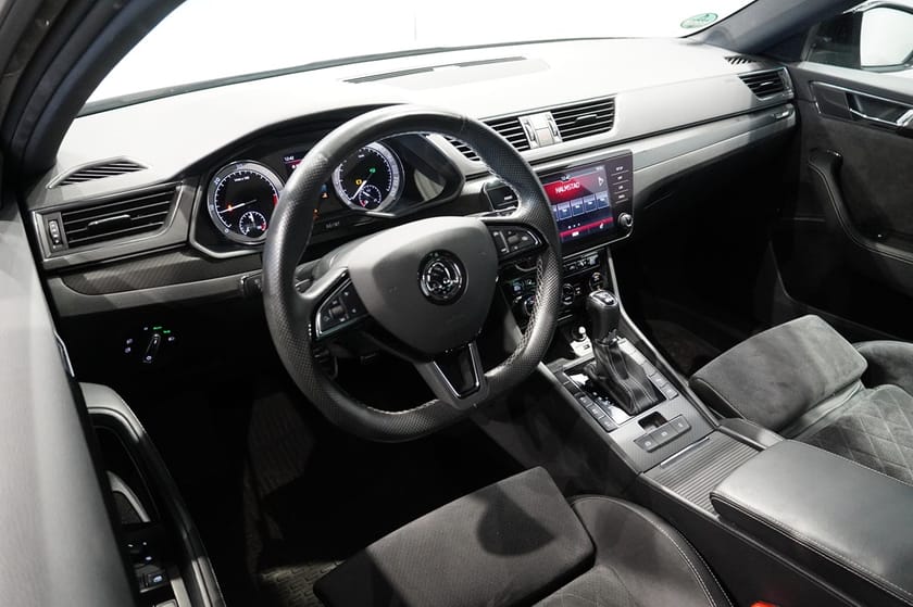Bild 4 av Škoda Superb Kombi 2.0 TDI  4x4 Sportline - Drag, Värmare, Kamera, Ca