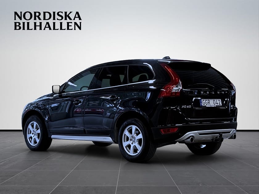 Bild 5 av Volvo XC60 D4 AWD Geartronic R-Design Pano Helskinn Värmare Drag