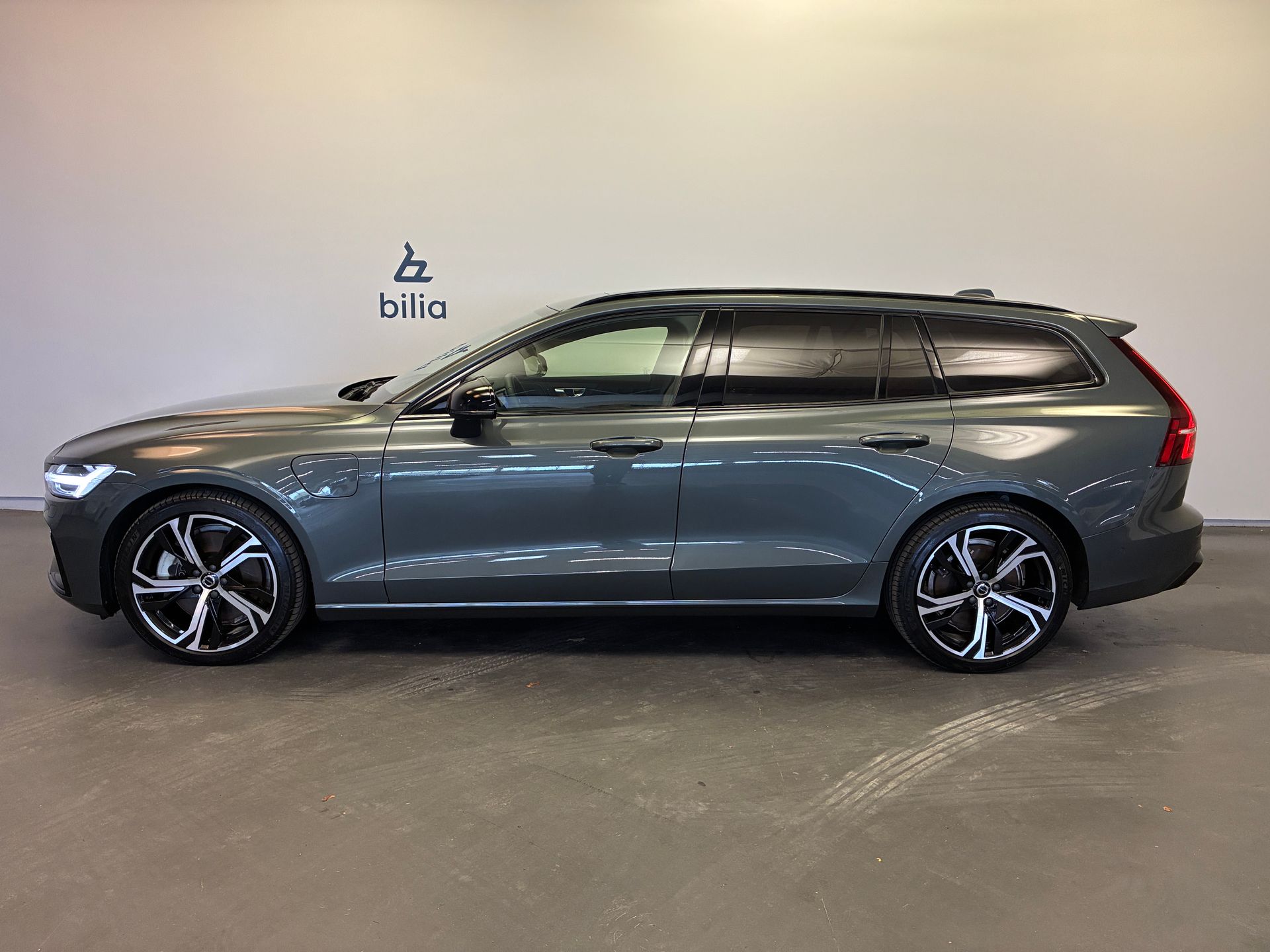 Volvo V60 T8 Plus Dark 2026, bild 3/10