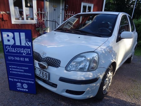 Toyota Yaris 5-D 1.0 NYBES U.A./NYSERV/END. 10600 MIL/AC/MVG/FINANS