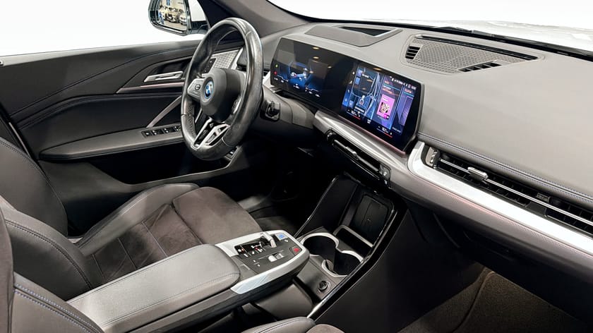 Bild 3 av BMW iX1 xDrive30 M Sport Pano H/K HUD Elstol m minne