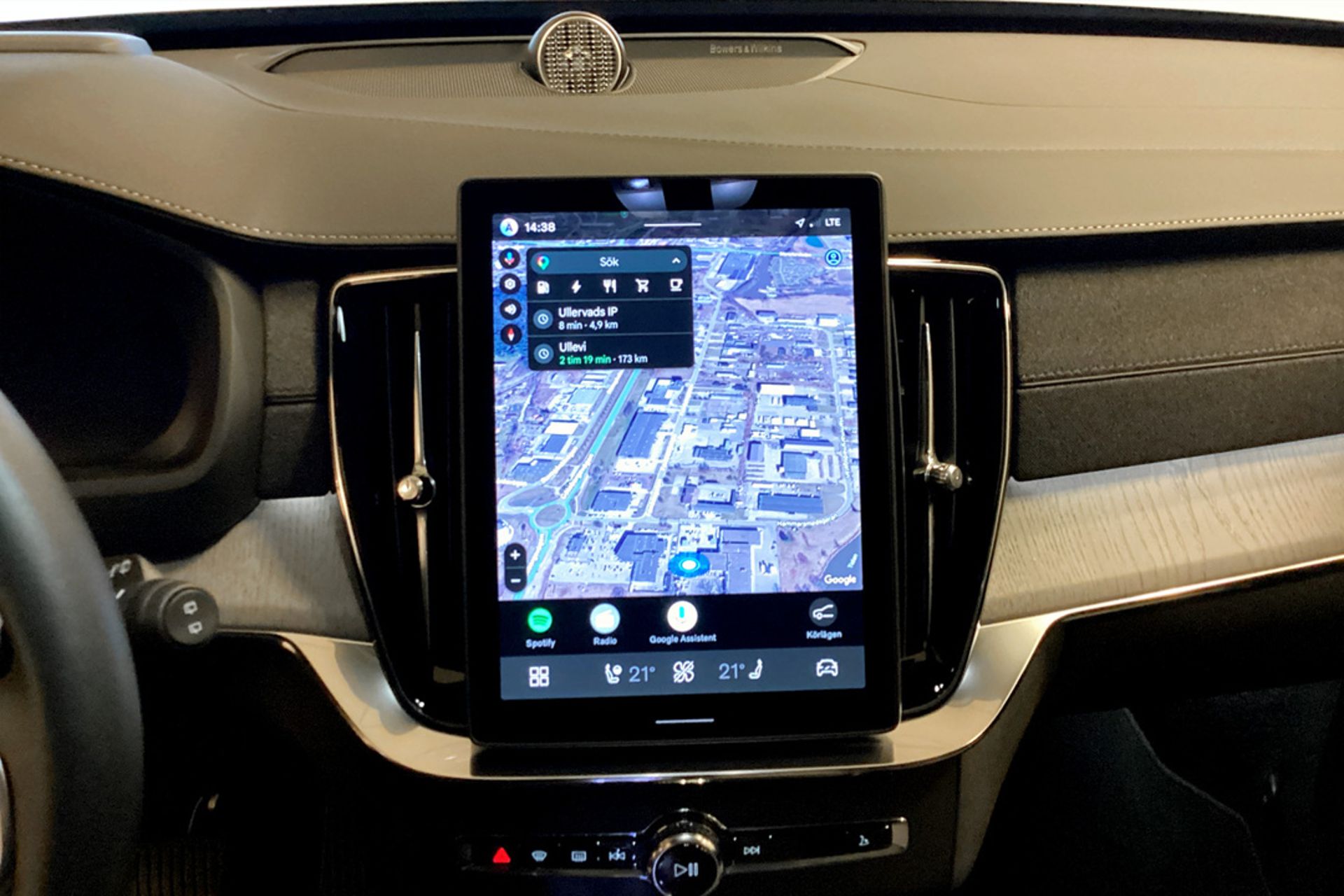 Volvo XC90 T8 Plug-In Hybrid AWD 2027, photo 7/10