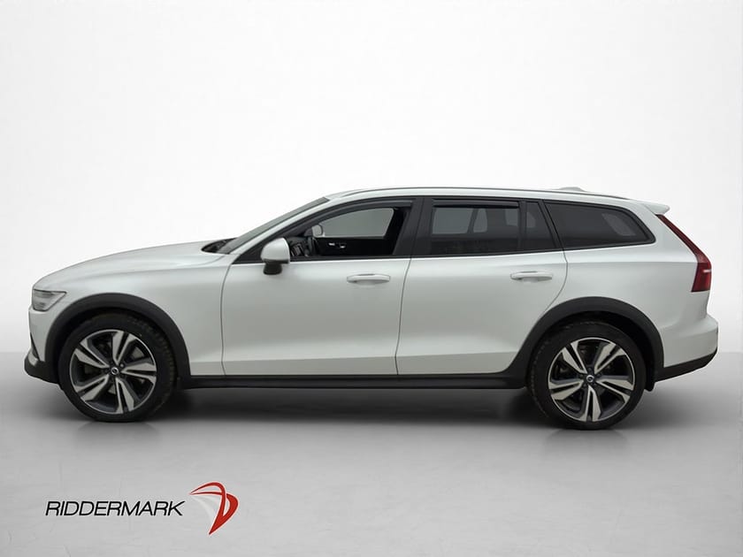 Bild 4 av Volvo V60 Cross Country B4 AWD Momentum VOC Pano H/K Kamera