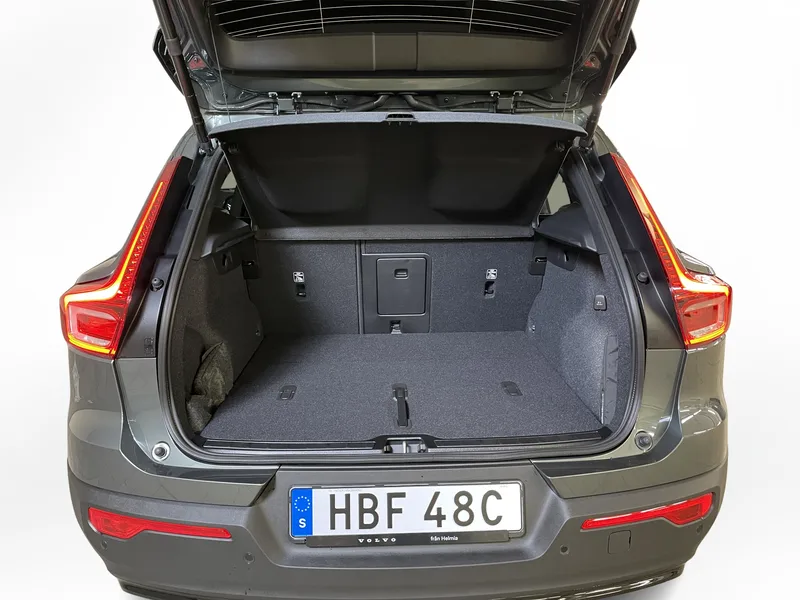 Bild 10 av 15 – Volvo XC40 B3 FWD Bensin Plus Dark