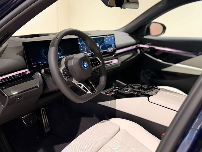 Bild 3 av BMW i5 xDrive40 Touring xDrive40, M-Sport Pro, Harman Kardon-Räntekampanj 0,95%