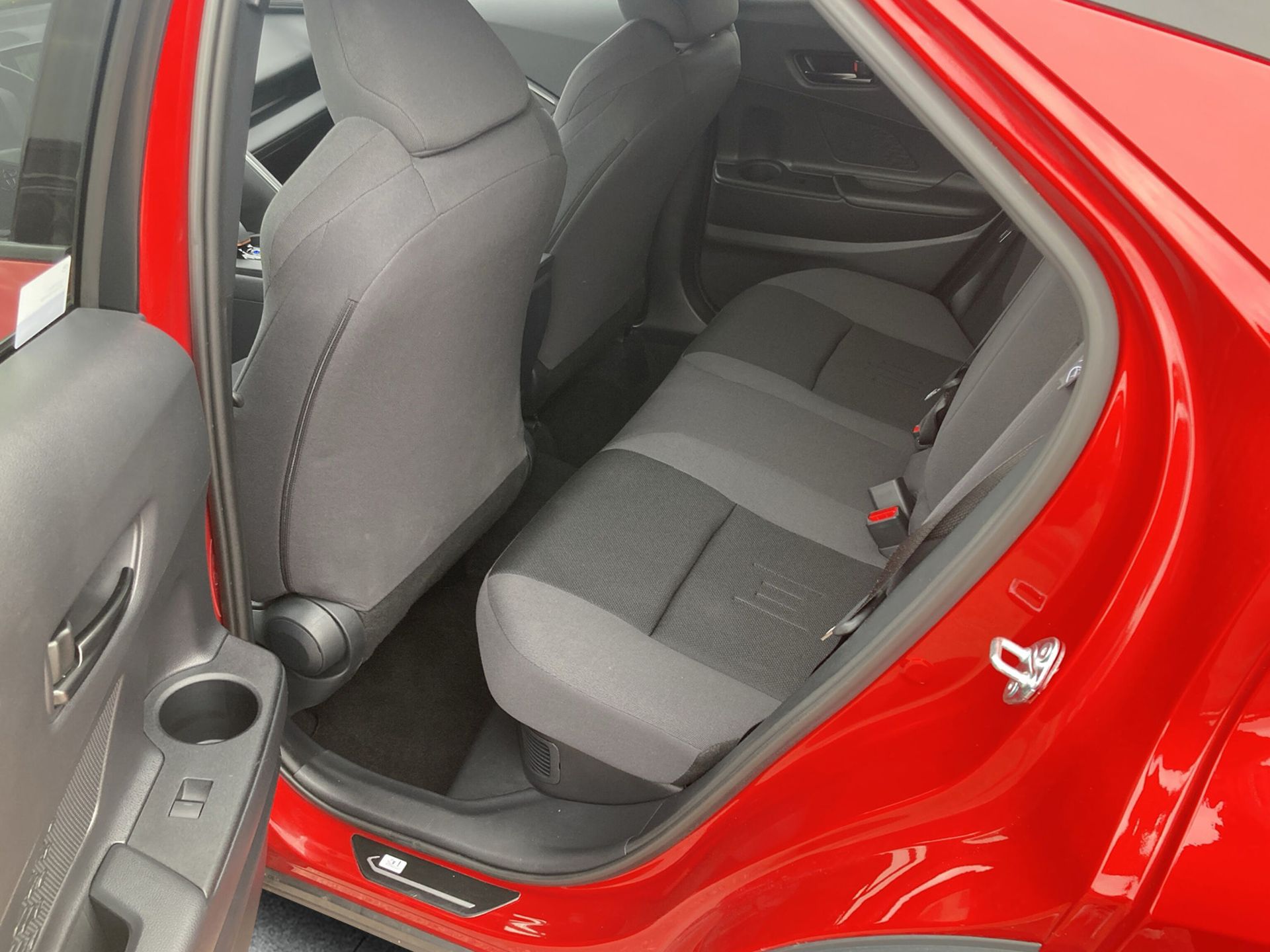 Toyota C-HR 1,8 Style (Vinterhjul) 2025, bild 7/10