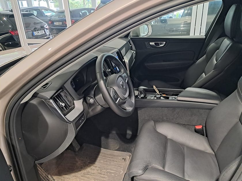 Bild 2 av Volvo XC60 T6 Recharge Core Bright plug in AWD 350HK 4x4 Panorama Läder