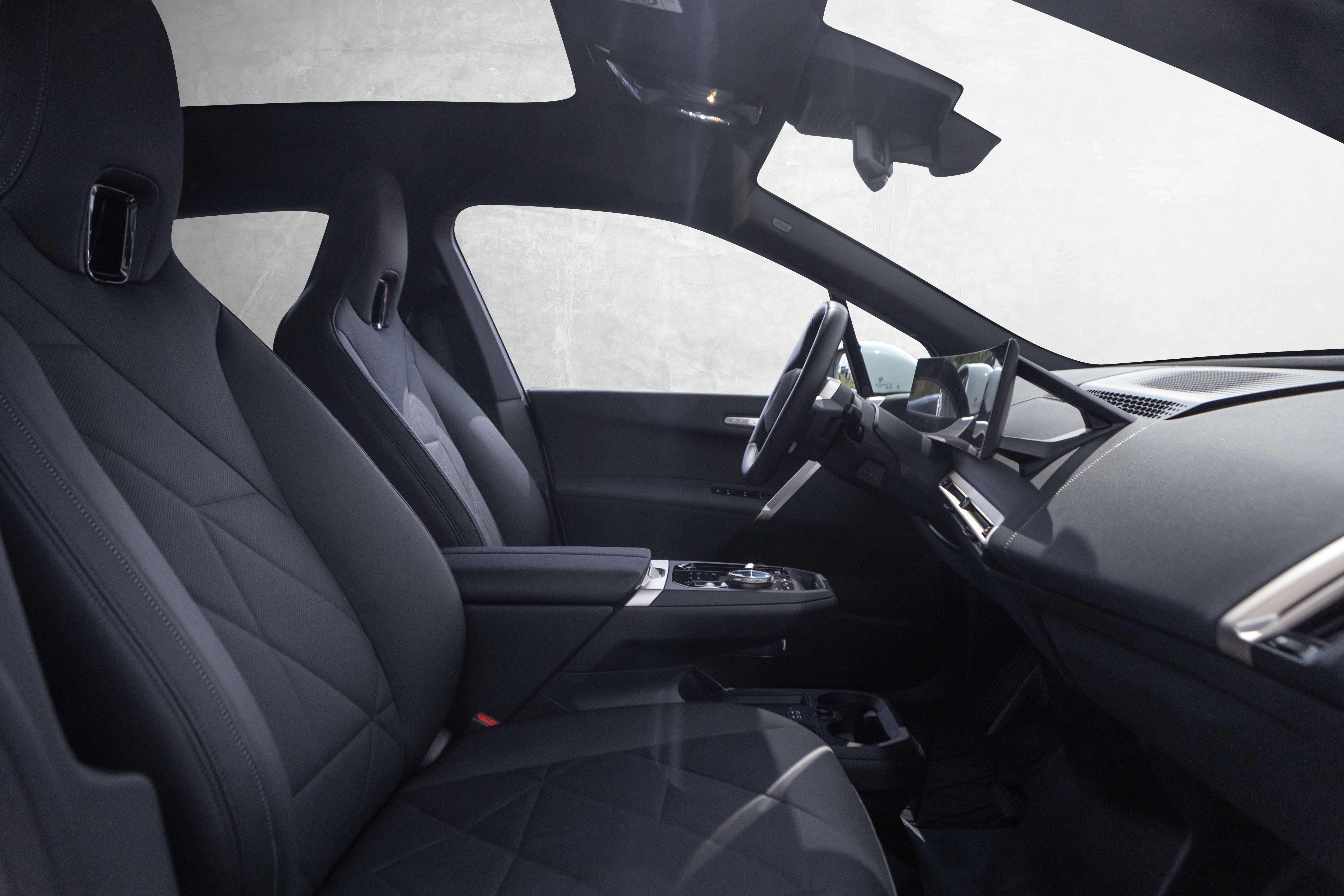 BMW iX xDrive60, 544hp, 2025