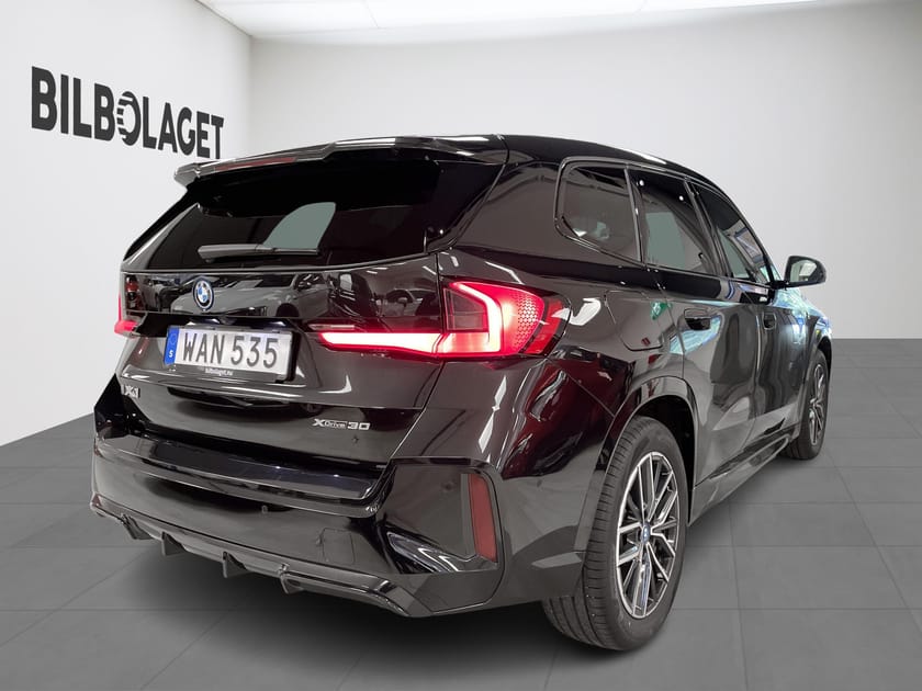 Bild 5 av BMW iX1 xDrive30 – M Sport Edition H&K/HUD/EL-STOLAR/DRAG/SKINN