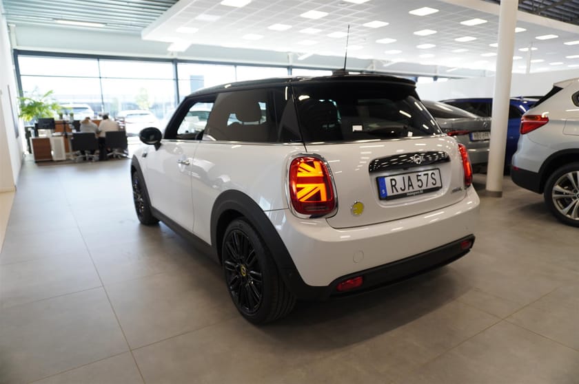 Bild 4 av MINI Cooper SE Maximise Arplay H K Head-Up Panorama