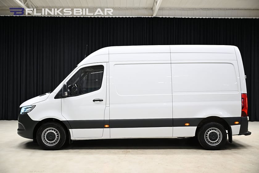 Bild 2 av Mercedes-Benz Sprinter 211 CDI FWD Panel Van Automat|Servicebil|Inredd|LED|Drag|Värmare|Moms