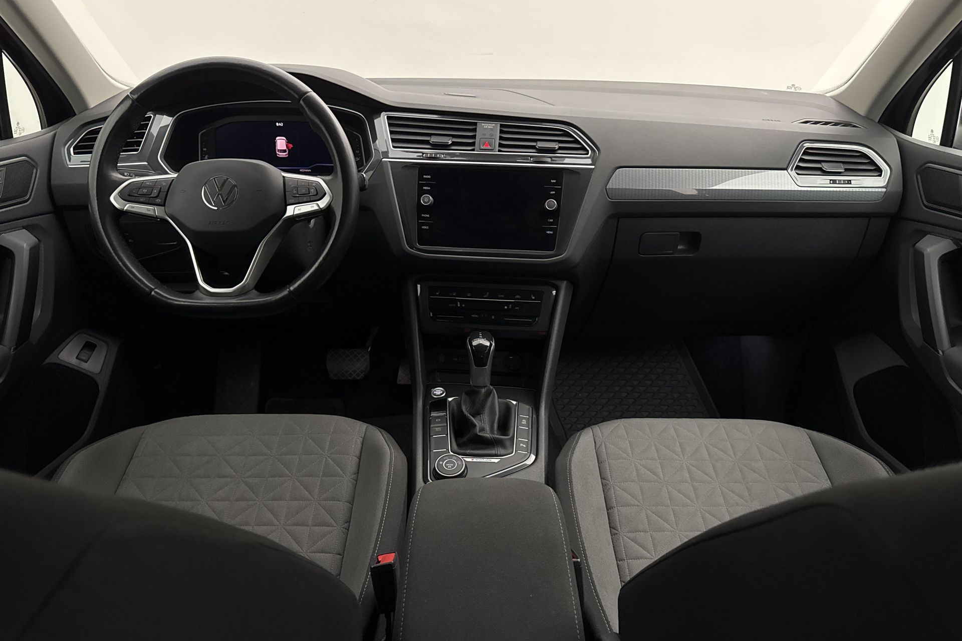 Volkswagen Tiguan 2021, bild 7/10