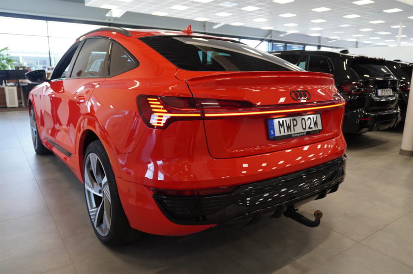 Bild 4 av Audi Q8 Sportback 55 e-tron quattro Moms S-Line Pano B O Sportstol 22