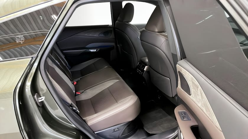 Bild 5 av Lexus RX 450h+ E-CVT 309hk Dragkrok Head-Up Elstolar Rattvärme Nav