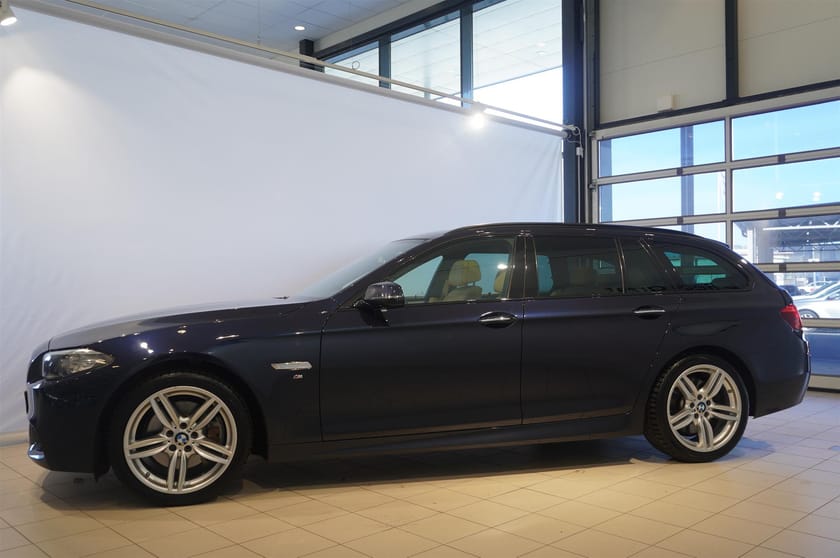 Bild 3 av BMW 530d xDrive Touring M Sport Panorama Läder Navi Värmare En Ägare