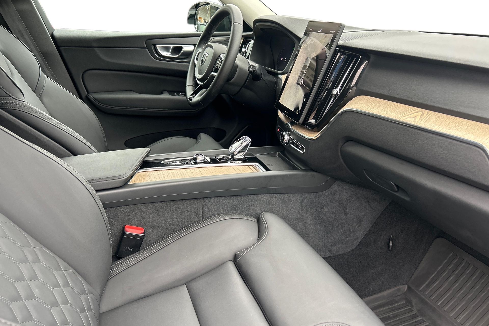 Volvo XC60 T6 Plus Dark Nordic Edition 2026, photo 7/10