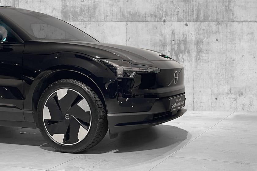 Bilde 2 av Volvo EX30 Single Motor Extended Range Ext. Plus PILOT.ASSIST|V.PUMPE|ACC|H&K|19"