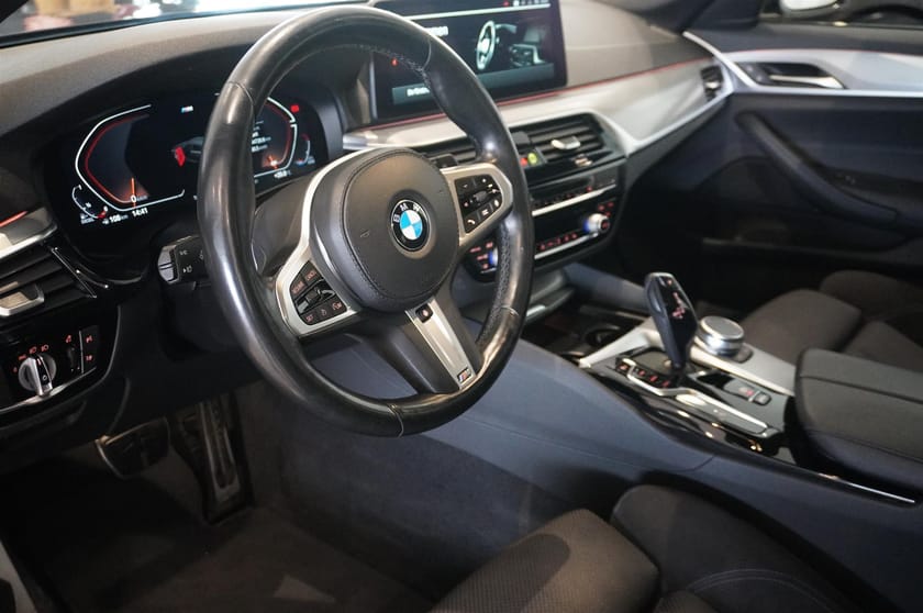 Bild 2 av BMW 520d xDrive Touring M-Sport Drag Värmare
