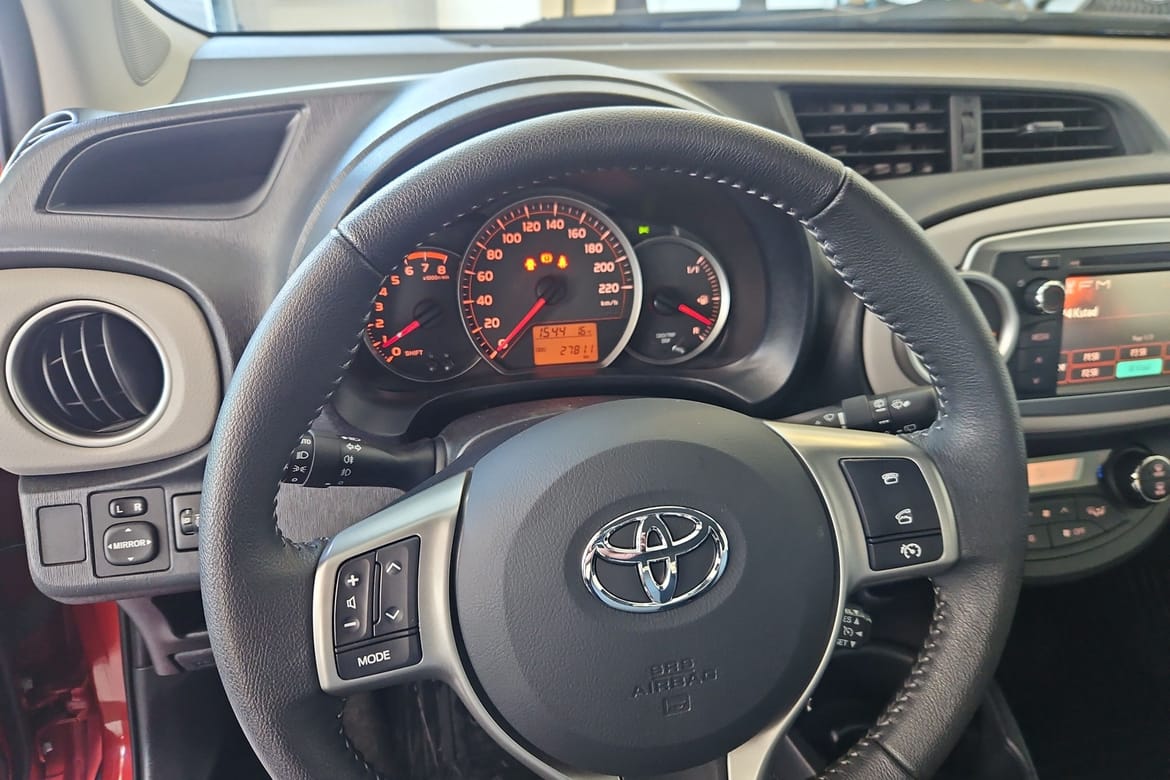 Toyota Yaris 5-door 1.33 Dual VVT-i Manual, 99hp, 2011