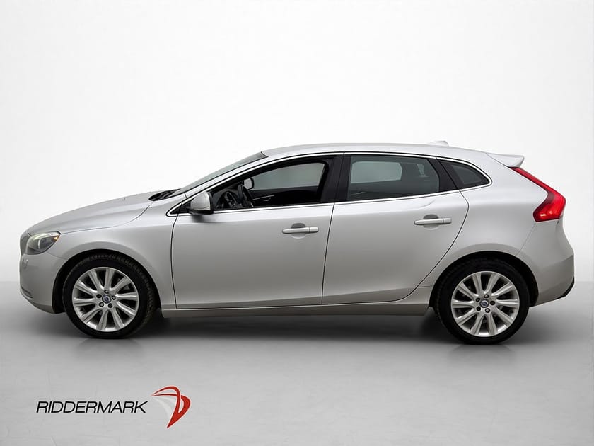 Bild 4 av Volvo V40 D3 150hk Momentum D-Värmare B-Kamera Dragkrok