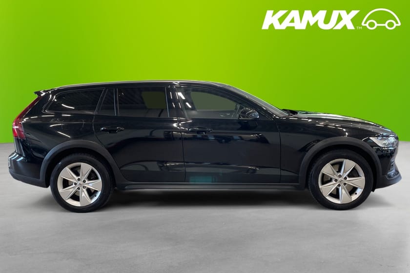 Bild 2 av Volvo V60 Cross Country D4 AWD Momentum  Kamera Skinn Drag VoC Värm 190hk