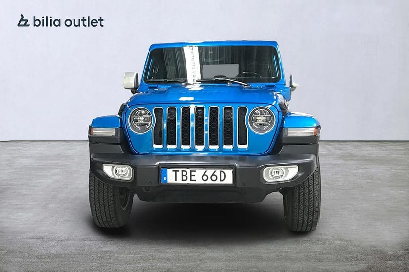 Bild 3 av Jeep Wrangler Unlimited 4xe 2.0 PHEV Sahara Overland 380hk Navi Drag Kamera