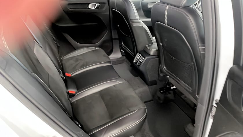 Bild 5 av Volvo XC40 T4 AWD R-Design Lounge pkt Teknik pkt Dragkrok
