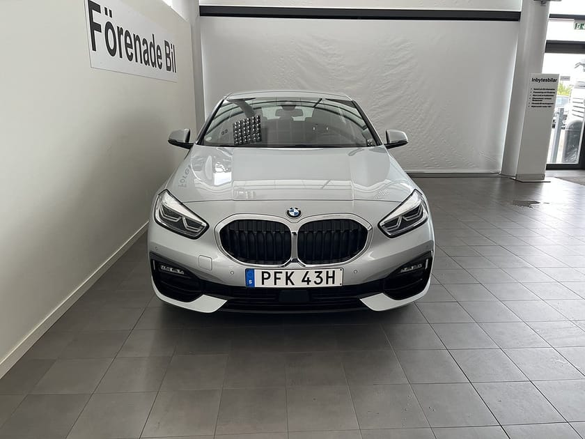 Bild 2 av BMW 118i 118 Sport Line Manuell Nav PDC