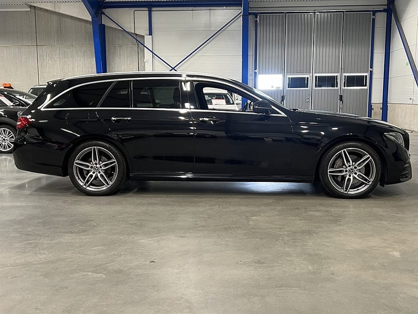 Bild 3 av Mercedes-Benz E 300 T d 245 HK / AMG Line / Drag / 360 /