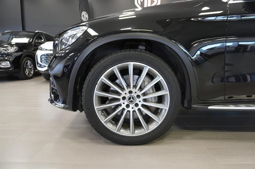 Bild 3 av Mercedes-Benz GLC 250 d 4MATIC AMG Pano Bowers Värmare Drag