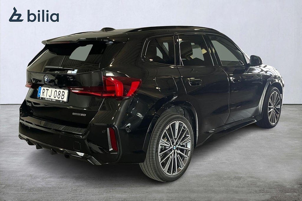 BMW iX1 eDrive20, 204ps, 2026