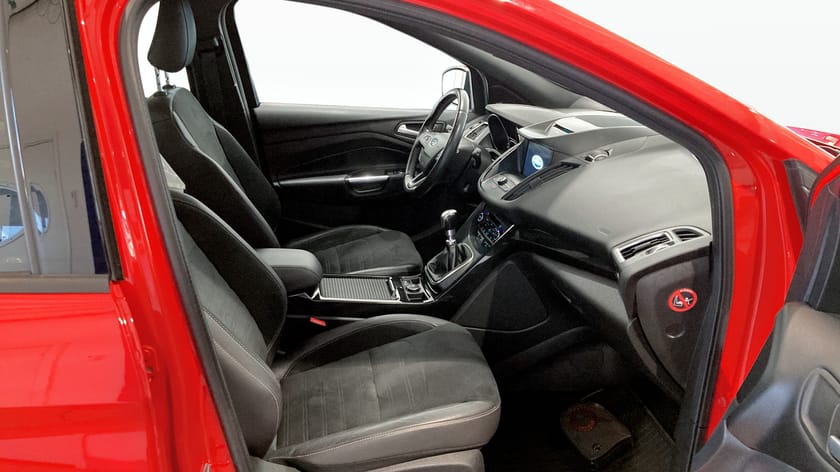 Bild 3 av Ford Kuga 1.5 ST-line Manuell 150hk 3,95% ränta!