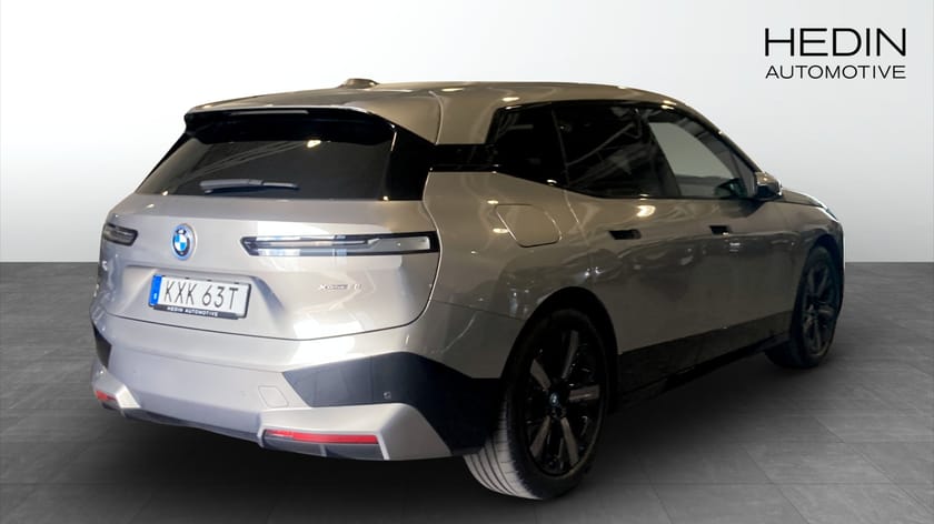 Bild 2 av BMW iX xDrive50 Innovation / Sport pkt / Drag / Harman Kardon