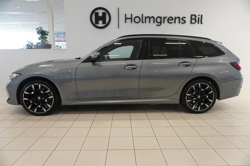 Bild 3 av BMW 330e xDrive Touring M-Sport 292hk
