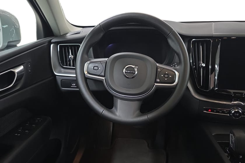 Bild 3 av Volvo XC60 B5 AWD Bensin Core/Google/Värmare/Backkamera/