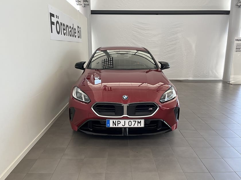 Bild 2 av BMW M135 xDrive M135i fr. 3995 kr/mån H/K 18" Rattvärme Sportstolar