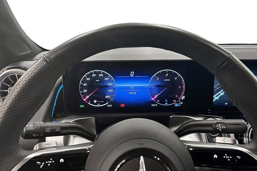 Bild 5 av Mercedes-Benz GLB 220 d 4MATIC AMG 360° Drag Distronic Värmare Rattvärme