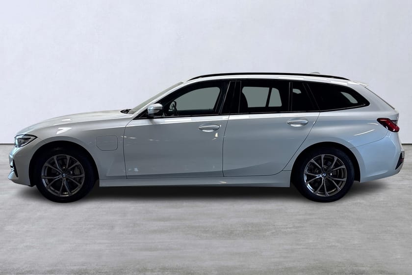 Bild 2 av BMW 330e xDrive Touring 