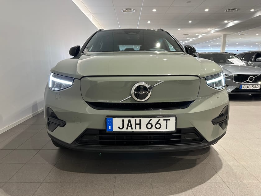 Bild 2 av Volvo XC40 Recharge Core / Navigation / Sensorer / Backkamera / 10.000kr tillbehör /