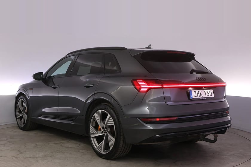 Bild 4 av Audi e-tron 55 quattro S-line Läder Pano 360 B&O Elstol Drag
