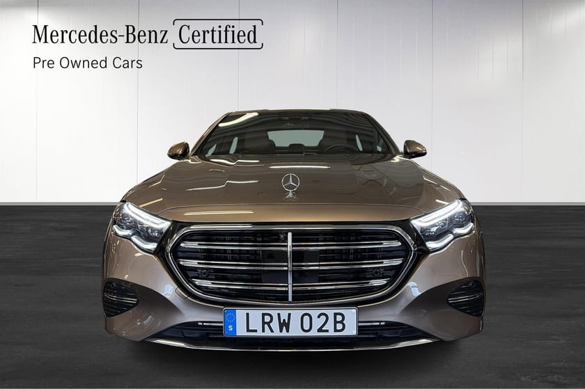 Bild 2 av Mercedes-Benz E 220 d 4MATIC Exlusive/Bakaxelstyrning/Burmester/Drag